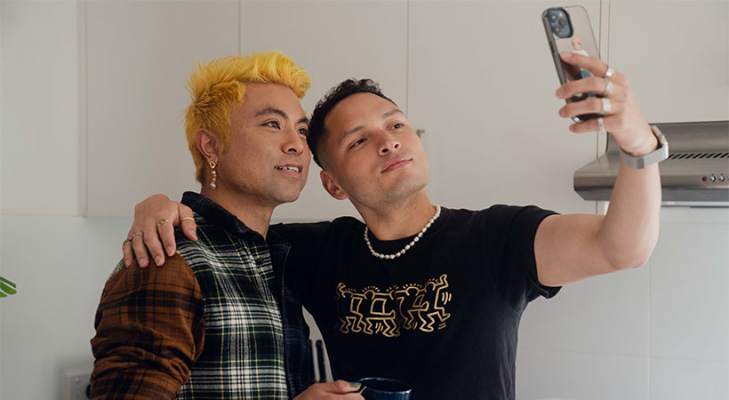 couple-take-selfie-together-in-kitchen