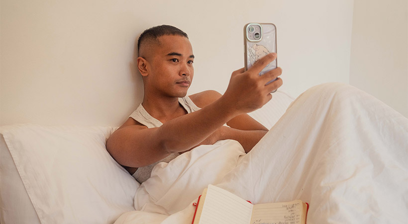 filipino-person-takes-selfies-in-bed