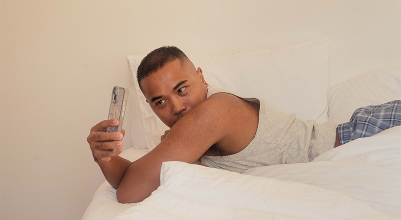 filipino-person-taking-sexy-photo-in-bed